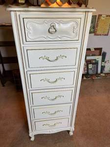 lot 376 image: Vintage Wooden White And Gold 6 Drawer Storage Piece