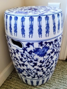 lot 73 image: Asian Inspired StoolStand