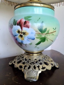 lot 78 image: Vintage Painted Floral Lamp