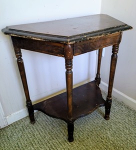 lot 79 image: Vintage Accent Table