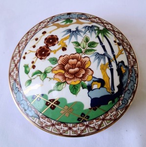 lot 84 image: Decorative Covered Trinket Box