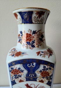 lot 85 image: Asian Inspired Vase