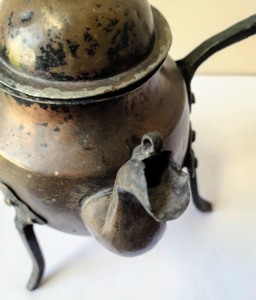 lot 90 image: Vintage Asian Teapot