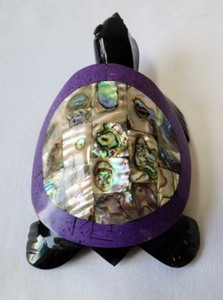 lot 91 image: Adorable Turtle Figurine w Mother of Pearl Shell