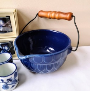 lot 213 image: Blue And White Ceramic Home Decor