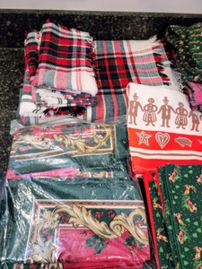 lot 224 image: Christmas Linens