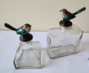 lot 231 image: Painted Bird Topped Glassware