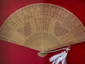lot 416 image: Fabulous Framed Ornate Fan