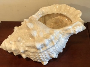 lot 105 image: Wonderful White Faux ShellPlanter