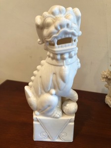lot 131 image: Wonderful White Decor- Asian Themed