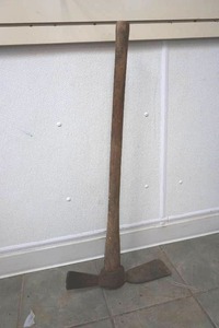 Spade axe