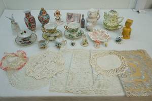 Assortment of ceramics and porcelain dcor