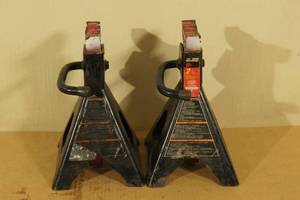 lot 17 image: Pair of 2 Ton Team Mechanix Jack Stands