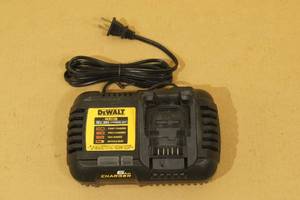 lot 7 image: DeWalt DCB1106 12-20v Lithium Ion Battery Charger