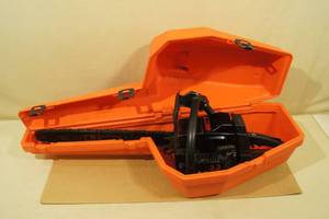 lot 4 image: Craftsman Gas Chain Saw in Plastic Hard Case - 20 Bar