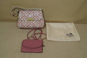 lot 70 image: Coach Kristin Op Art Hand Bag - 45088 - With Small Purse