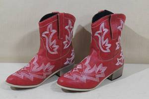lot 73 image: Red Leather Cowgirl Boots - Size 8
