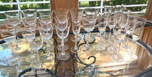 lot 10 image: Beautiful Stemware