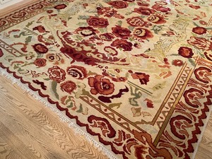 lot 8 image: Beautiful 100% Hand Spun Wool Area Rug