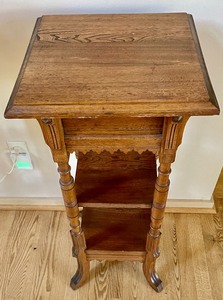 lot 50 image: Antique Petite Accent Table