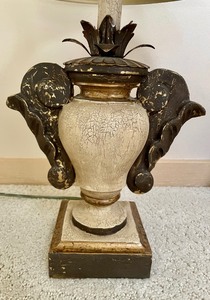 lot 59 image: Pretty Petite Lamp