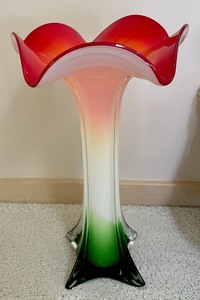 lot 58 image: Stunning Vase