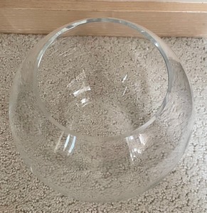 lot 77 image: Clear Glass Vase