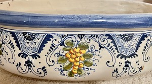 lot 76 image: High Quality Pretty Pottery Bowl by Mottahedeh