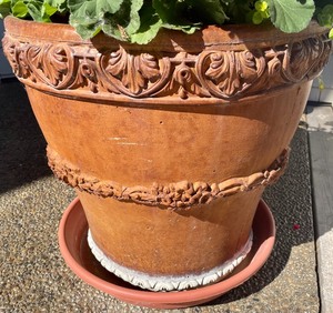 lot 89 image: European Planter #2