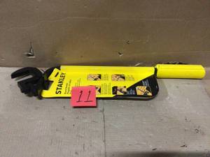 lot 11 image: 26 in. Board Bender Deck Tool Customer Return See pictures