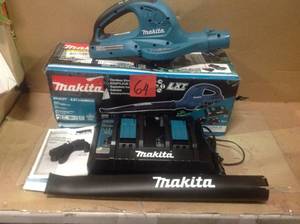 lot 64 image: 18-Volt X2 (36-Volt) 208 MPH 155 CFM LXT Lithium-Ion Cordless Blower Kit with (2) Batteries 5.0Ah and Charger by Makita Customer Return See pictures