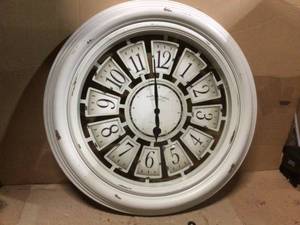 lot 75 image: 29 in. Farmhouse Plaques Wall Clock &nbspCustomer Returns See Pictures