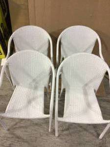 lot 90 image: Palm Harbor 4-Piece White Outdoor Wicker Chair Set by Crosley &nbspCustomer Returns See Pictures
