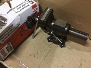 lot 50 image: 5 in. Multi-Purpose Rotating Pipe and Bench Vise with Swivel Base by BESSEY &nbspCustomer Returns See Pictures