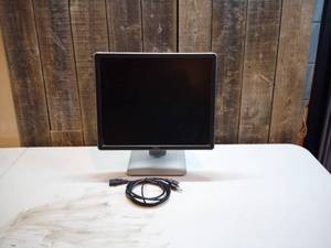 lot 29 image: Dell P1914S Monitor on Adjustable stand wpower cord