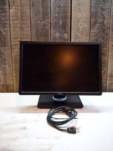 lot 30 image: Dell P1913 monitor on adjustable stand wpower cord