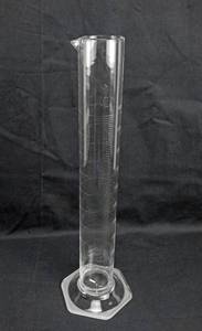 lot 86 image: Set of 2 Mercer Glass Works 500 ML Glass Graduated Cylinders - Made in Japan