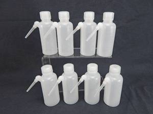 lot 18 image: Set of 8 Polyethylene 125ML Wash Bottles