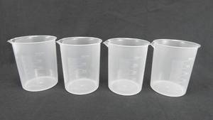 lot 37 image: Set of 4 Polylab 500 ML Plastic Griffin Beakers