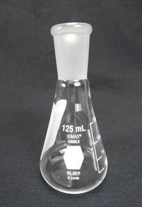 lot 130 image: Set of 2 Kimax Kimble 125 ML Erlenmeyer Flasks