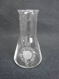 lot 151 image: Set of 12 Vintage Mercer Glass Works Merco 25 ML Erlenmeyer Flasks - Made in Yugoslavia