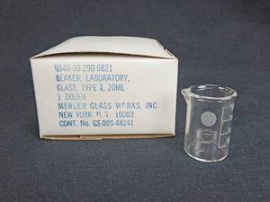 lot 172 image: Set of 12 Mercer Glass Works Merco 20 ML Pyrex Glass Beakers