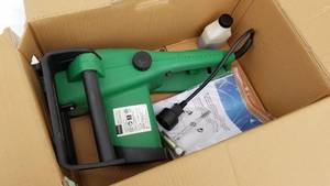 lot 11 image: Gardenline Electric Chain Saw