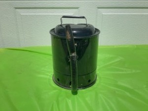 lot 33 image: 5 Quart Oil Can