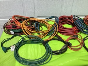 lot 27 image: Large Collection of Extension Cords