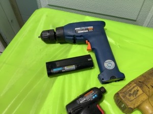 lot 26 image: Collection of Snap-On Power Tools