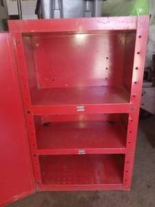 lot 31 image: Red Metal Tool Cabinet