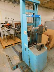 Electric Crown Reach pallet Mover  Lift