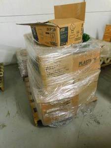 pallet lot of Christmas trees and Dcor