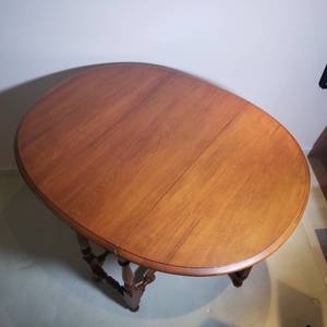 lot 49 image: Antique William & Mary Gateleg Table